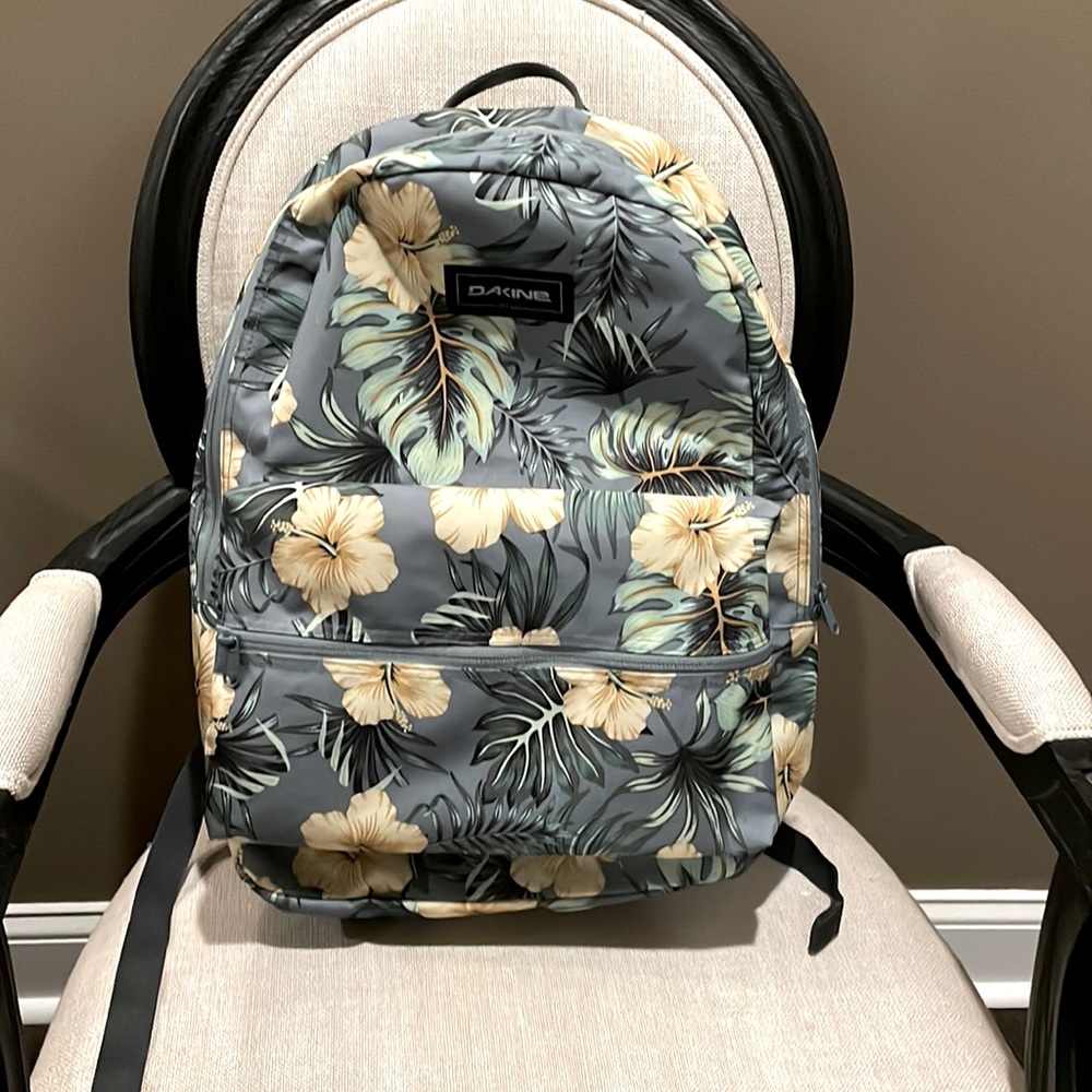 **Never Worn!** Dakine Unisex 247 Pack Backpack, Hibiscus Tropical, 24L